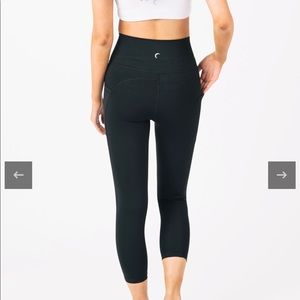 Zyia Black Pocket Brilliant Hi-Rise Capri 20"